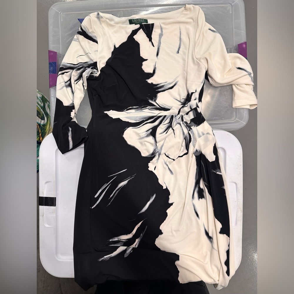 Ralph Lauren side pleated midi dress size
8 -black and creamy white